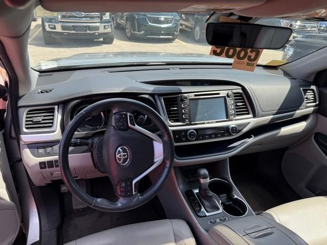 used 2018 Toyota Highlander car, priced at $25,112
