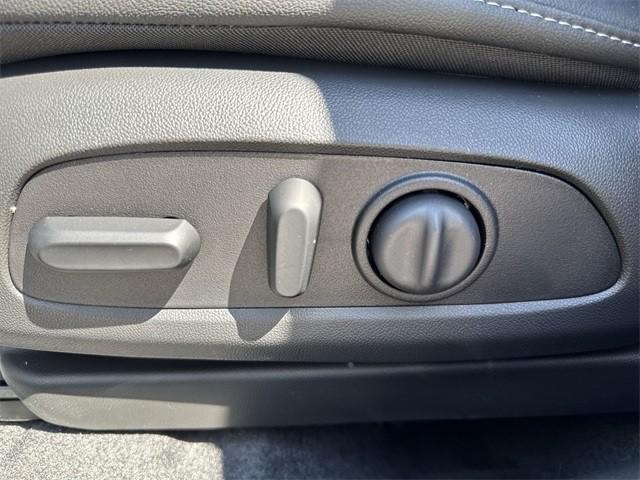 new 2025 Buick Envista car, priced at $25,694