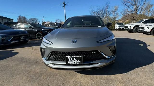 new 2025 Buick Envista car, priced at $27,739