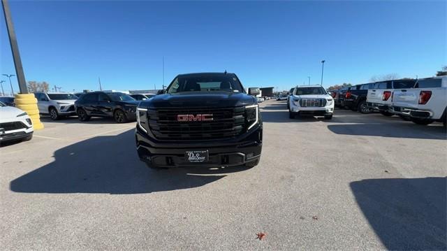 new 2025 GMC Sierra 1500 car, priced at $52,592