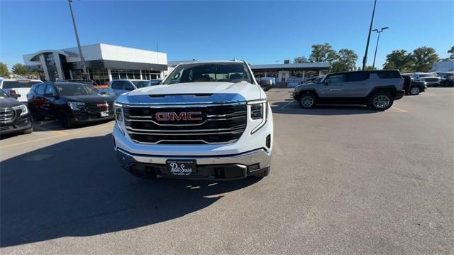 new 2025 GMC Sierra 1500 car, priced at $62,304