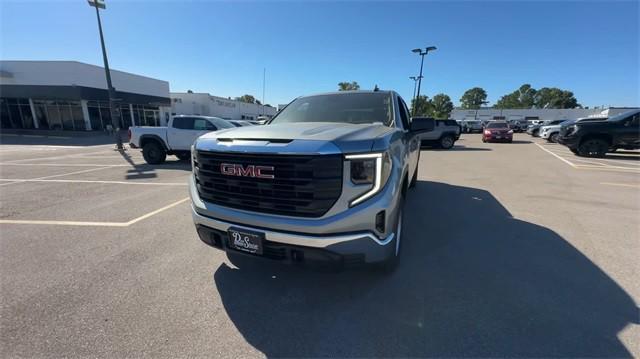 new 2025 GMC Sierra 1500 car, priced at $39,557