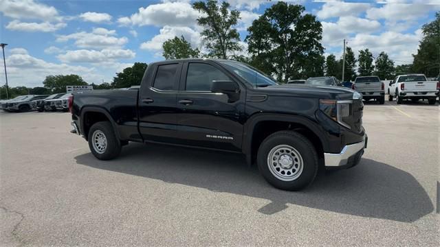 new 2025 GMC Sierra 1500 car, priced at $40,946