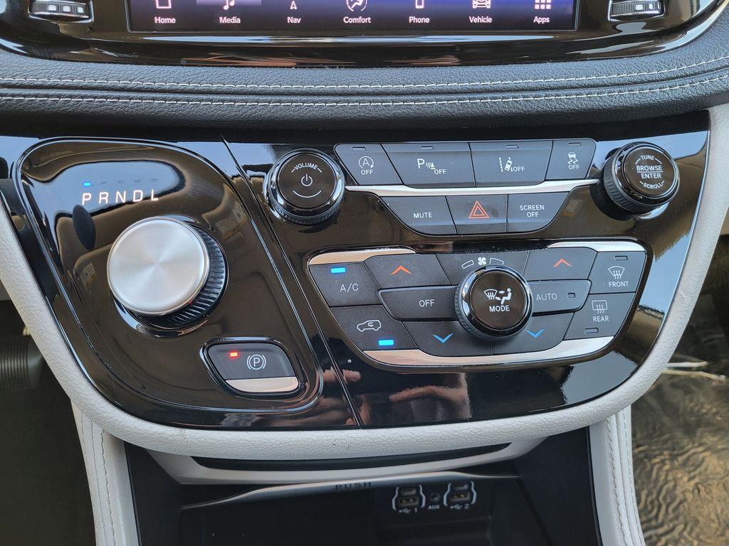 used 2023 Chrysler Pacifica car, priced at $28,995