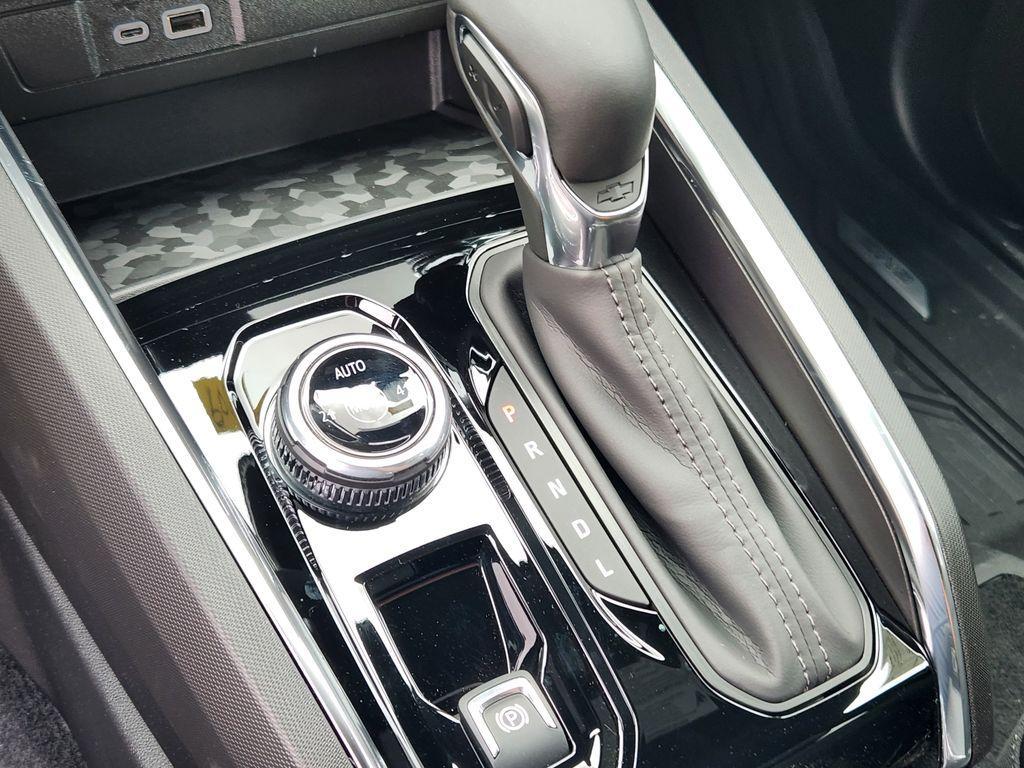 new 2025 GMC Canyon car, priced at $50,960