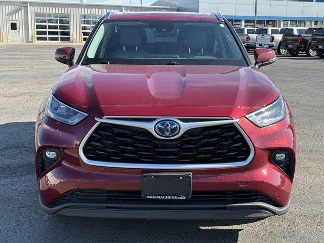 used 2020 Toyota Highlander Hybrid car, priced at $35,000