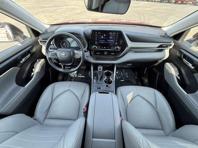 used 2020 Toyota Highlander Hybrid car, priced at $32,000