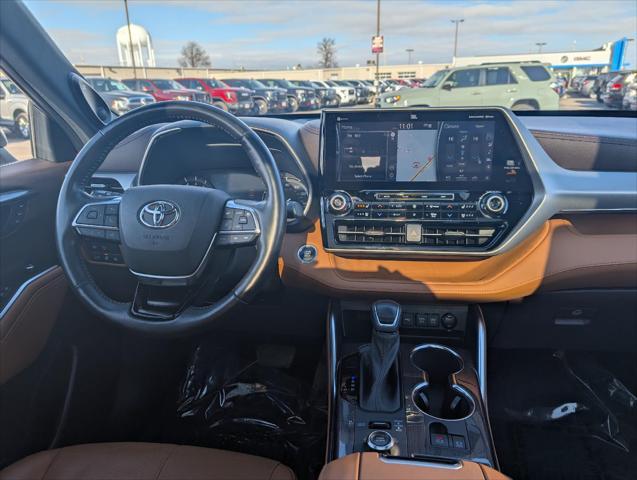 used 2021 Toyota Highlander car, priced at $40,000