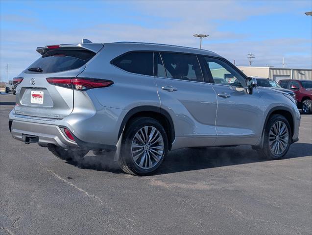 used 2021 Toyota Highlander car, priced at $40,000