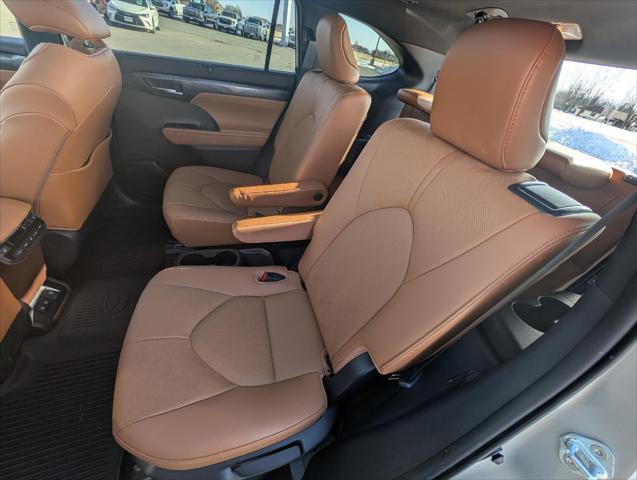 used 2021 Toyota Highlander car, priced at $40,000