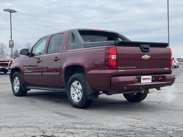 used 2008 Chevrolet Avalanche car, priced at $15,000