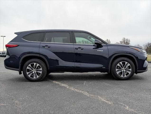 used 2020 Toyota Highlander Hybrid car, priced at $34,000