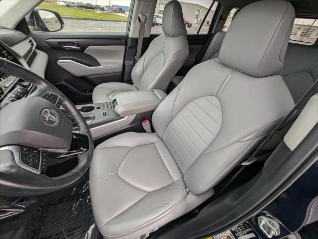 used 2020 Toyota Highlander Hybrid car, priced at $34,000