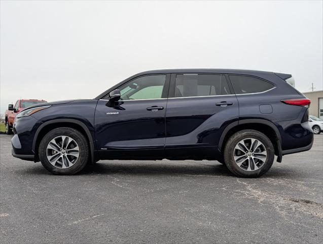 used 2020 Toyota Highlander Hybrid car, priced at $34,000