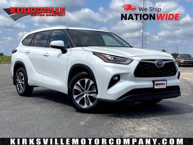 used 2022 Toyota Highlander car, priced at $34,250