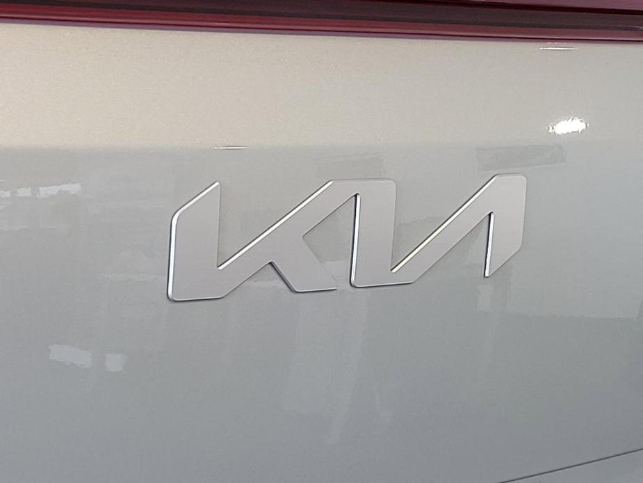 new 2025 Kia Carnival car, priced at $49,258