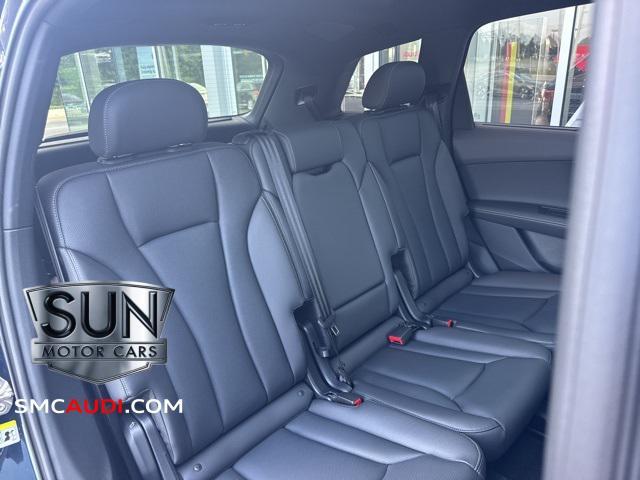 new 2025 Audi Q7 car, priced at $72,350