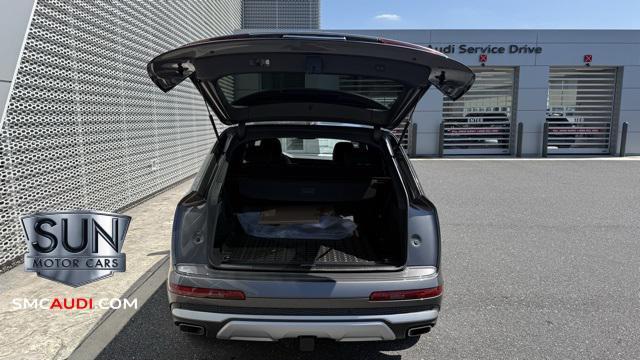 new 2025 Audi Q7 car, priced at $72,440