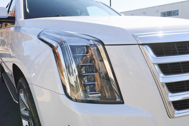 used 2020 Cadillac Escalade ESV car, priced at $38,795