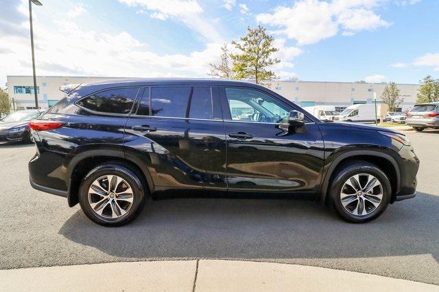 used 2022 Toyota Highlander car, priced at $34,444