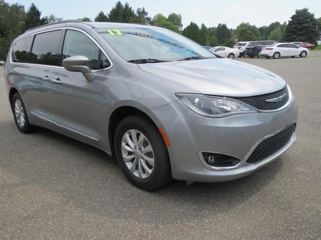 used 2017 Chrysler Pacifica car, priced at $11,450