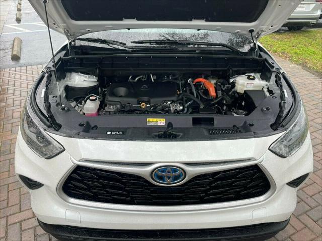 used 2023 Toyota Highlander Hybrid car, priced at $38,985