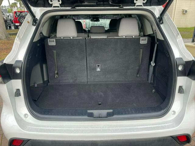 used 2023 Toyota Highlander Hybrid car, priced at $38,985