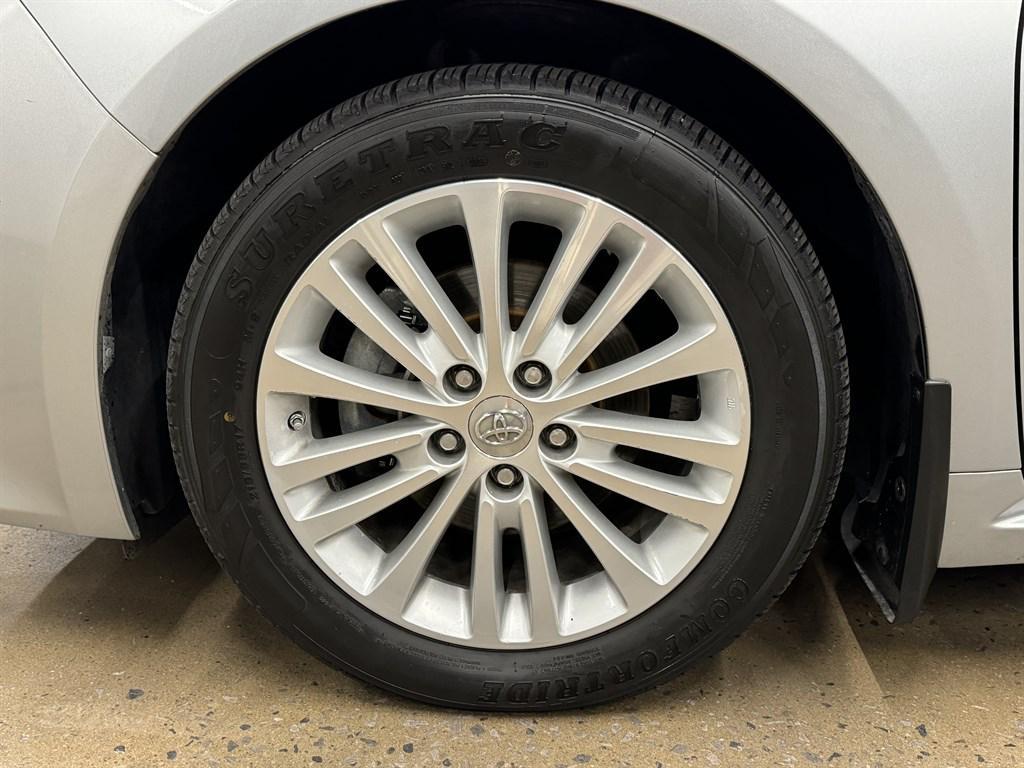 used 2015 Toyota Avalon Hybrid car, priced at $11,900