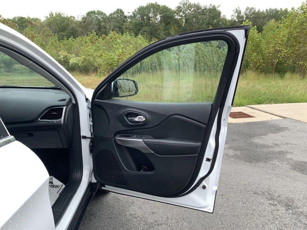 used 2019 Jeep Cherokee car, priced at $20,900