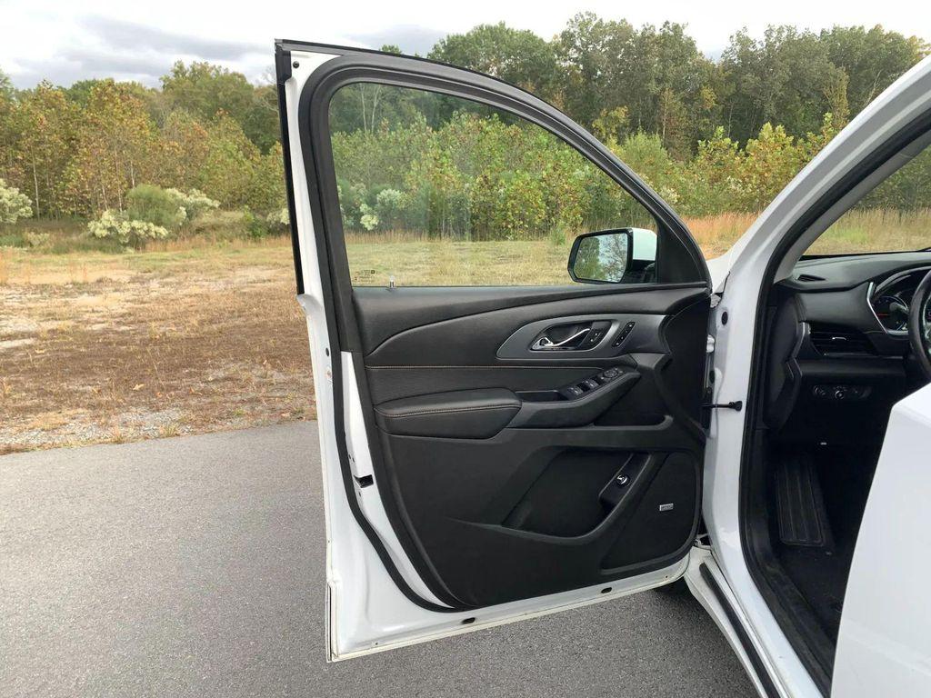 used 2019 Chevrolet Traverse car, priced at $23,900