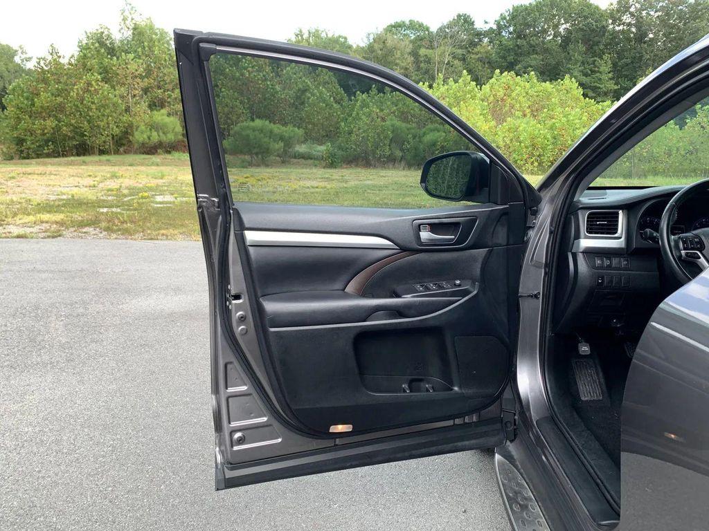 used 2019 Toyota Highlander car, priced at $26,900