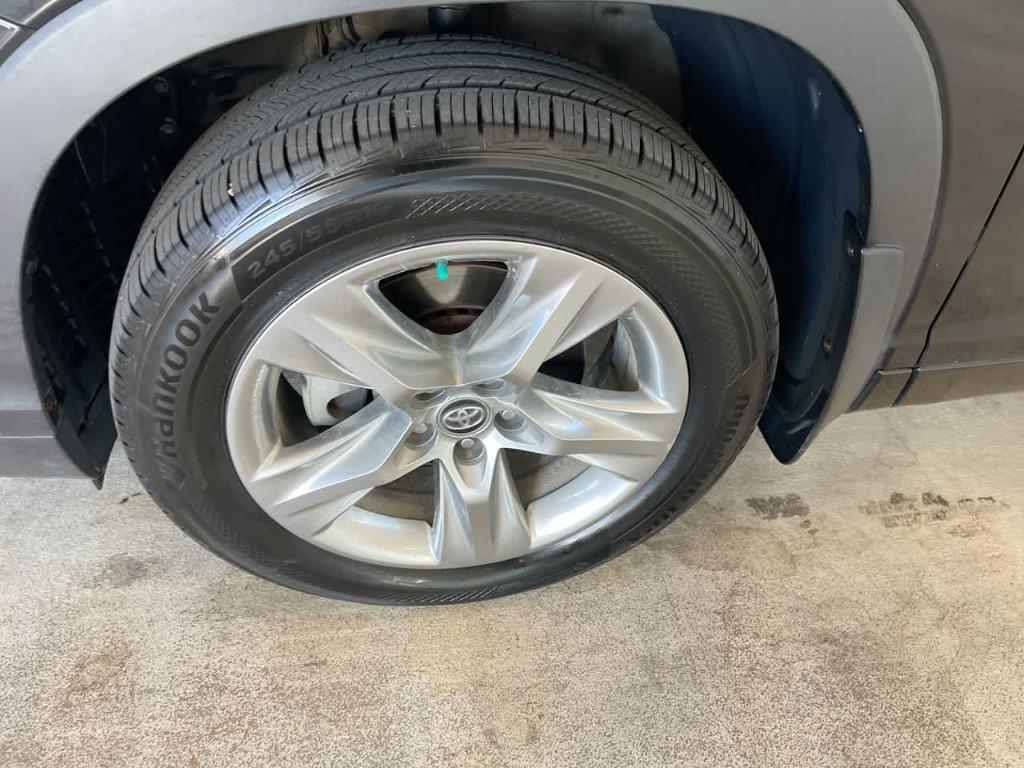 used 2016 Toyota Highlander car, priced at $17,056