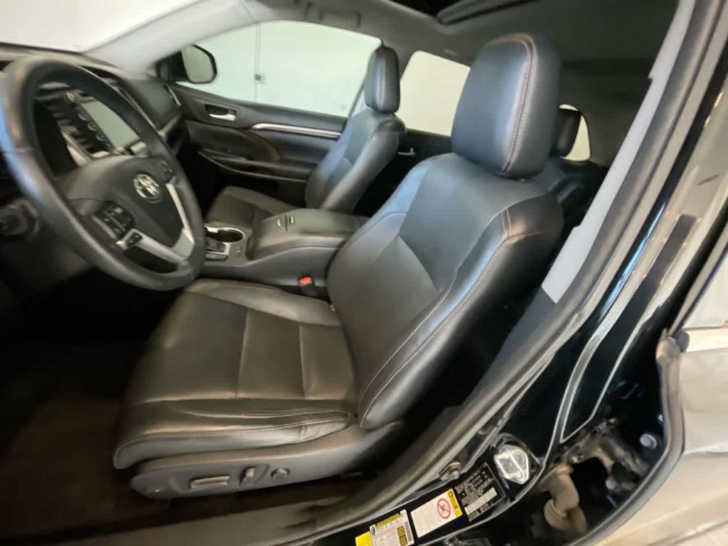used 2016 Toyota Highlander car, priced at $17,056