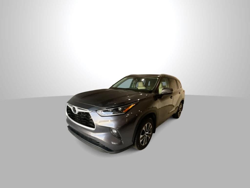 used 2021 Toyota Highlander car, priced at $30,092