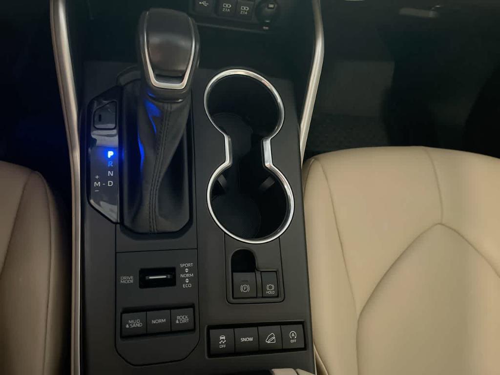 used 2021 Toyota Highlander car, priced at $30,092