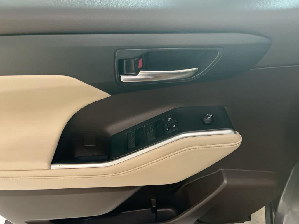 used 2021 Toyota Highlander car, priced at $30,092