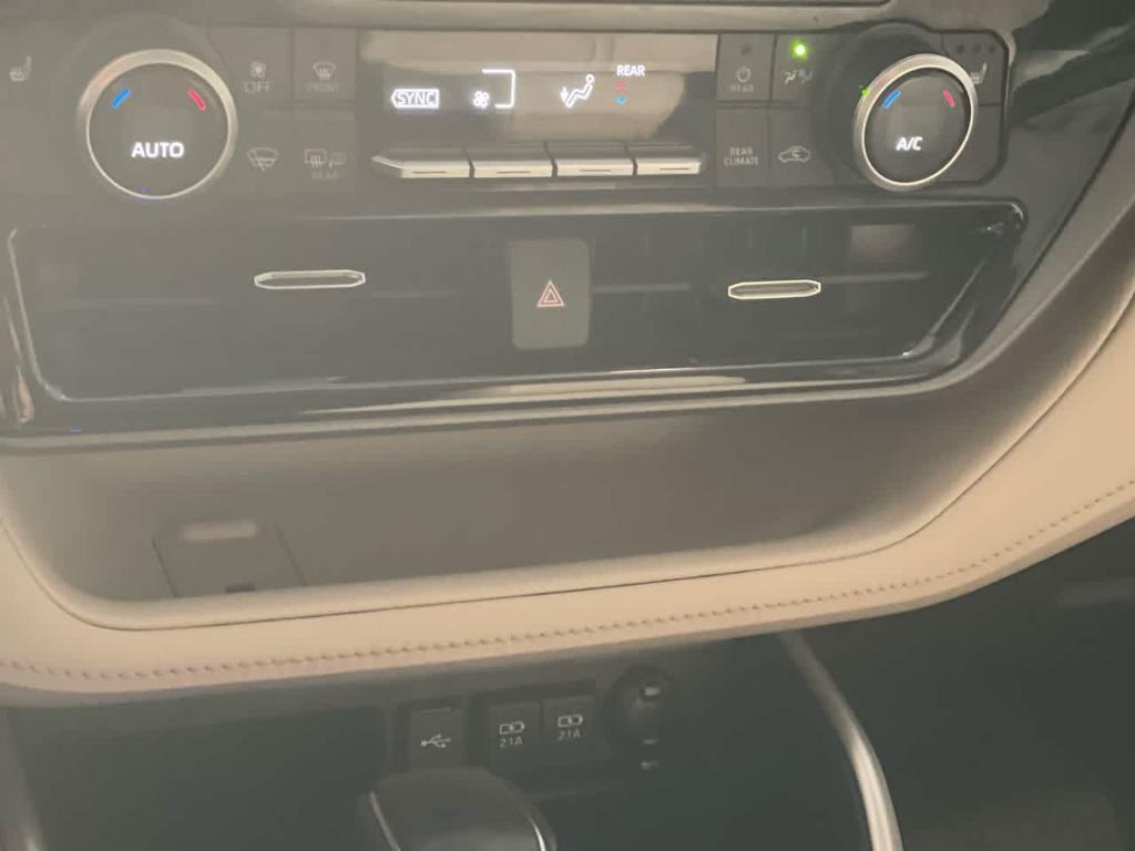 used 2021 Toyota Highlander car, priced at $30,092