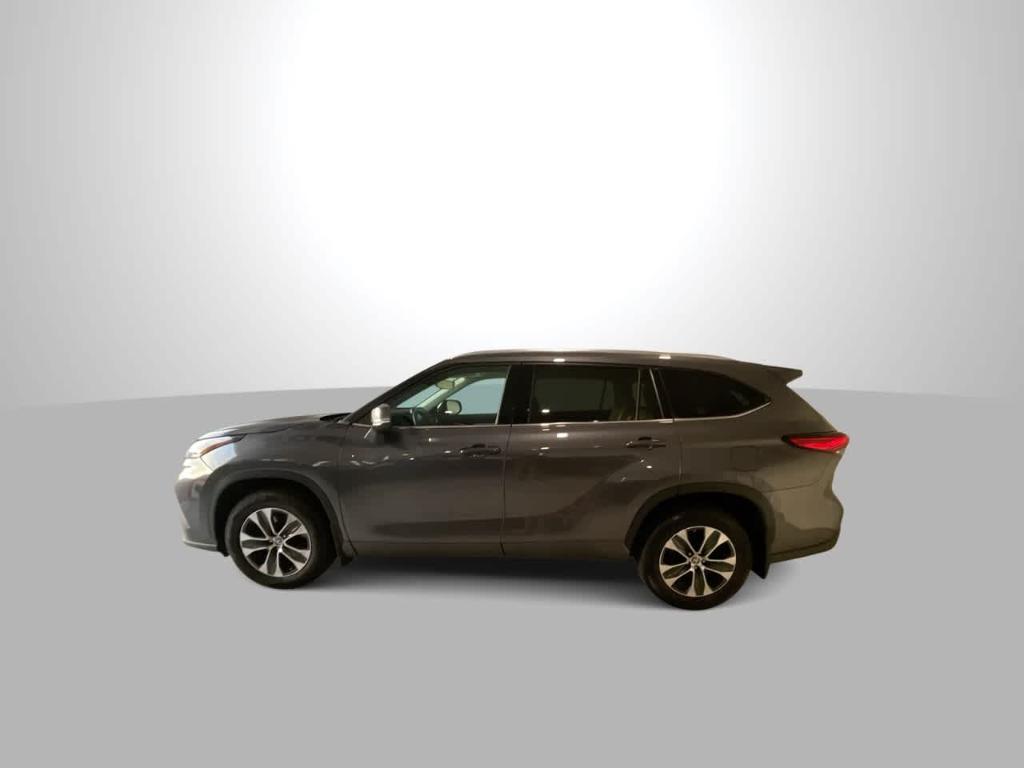 used 2021 Toyota Highlander car, priced at $30,092