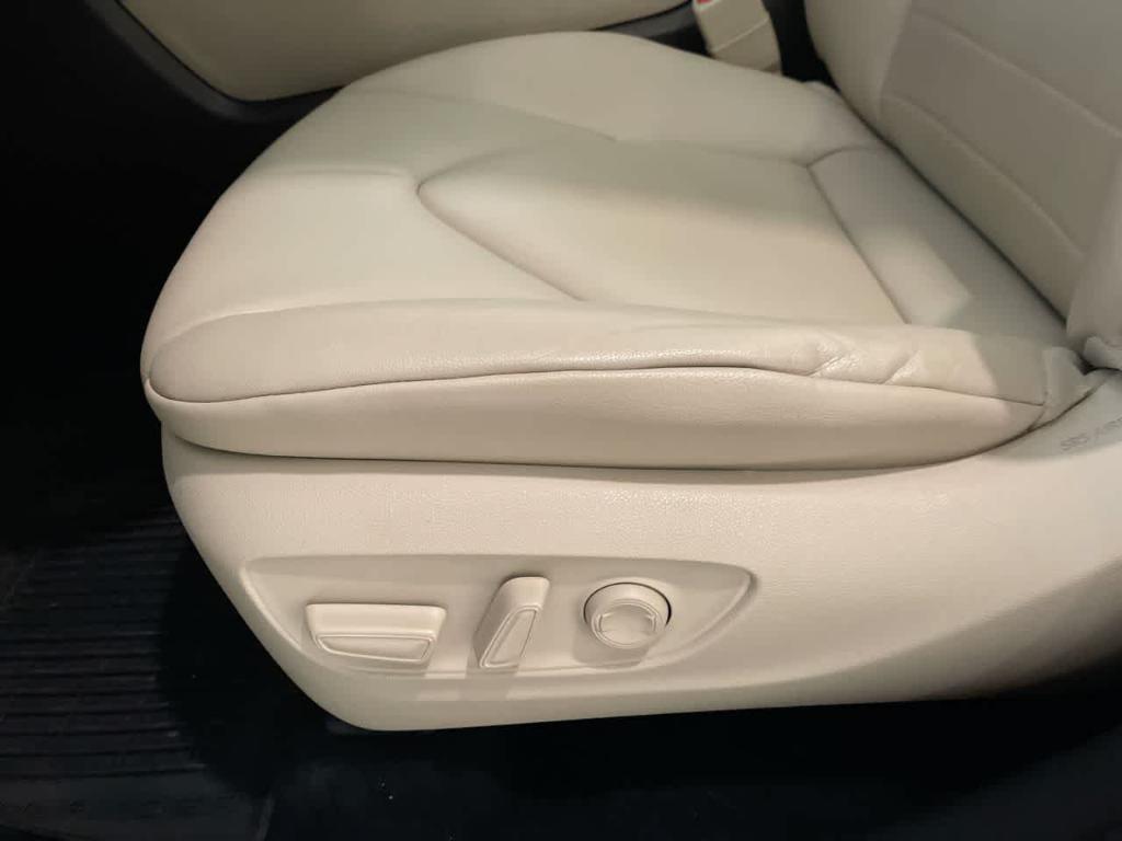 used 2021 Toyota Highlander car, priced at $30,092