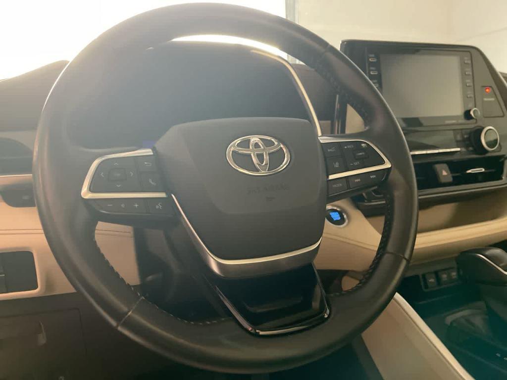 used 2021 Toyota Highlander car, priced at $30,092