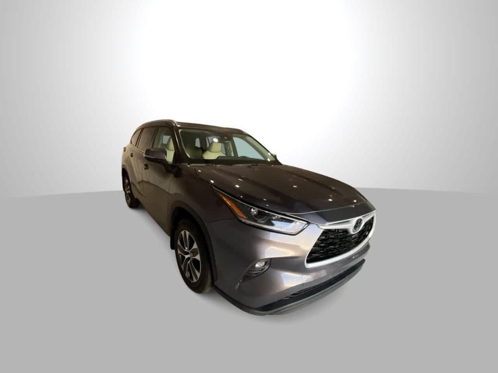 used 2021 Toyota Highlander car, priced at $30,092