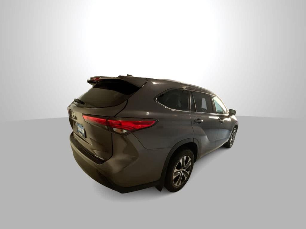 used 2021 Toyota Highlander car, priced at $30,092