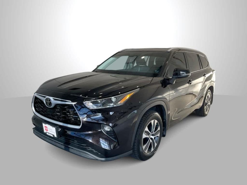 used 2022 Toyota Highlander car, priced at $37,072