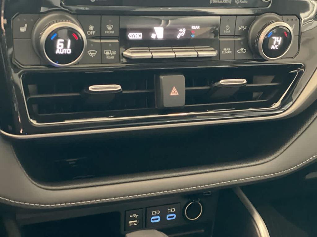used 2022 Toyota Highlander car, priced at $37,072