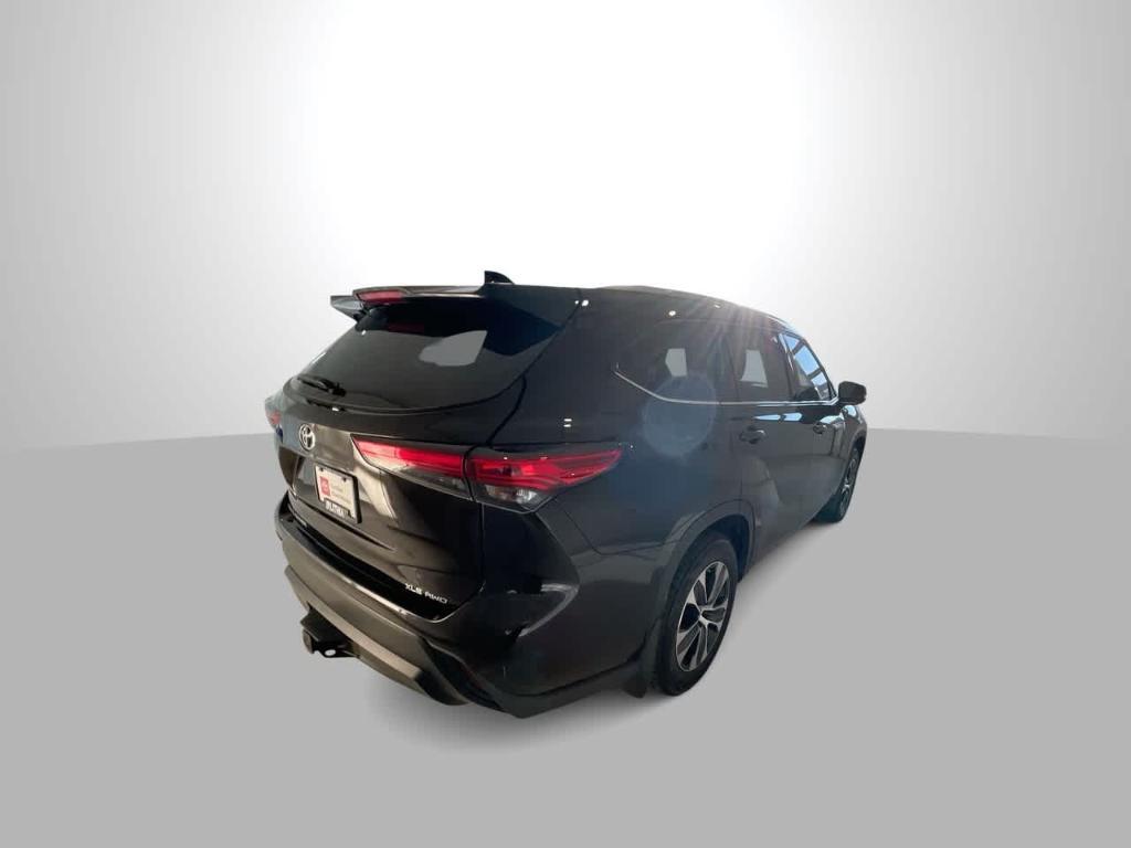 used 2022 Toyota Highlander car, priced at $37,072