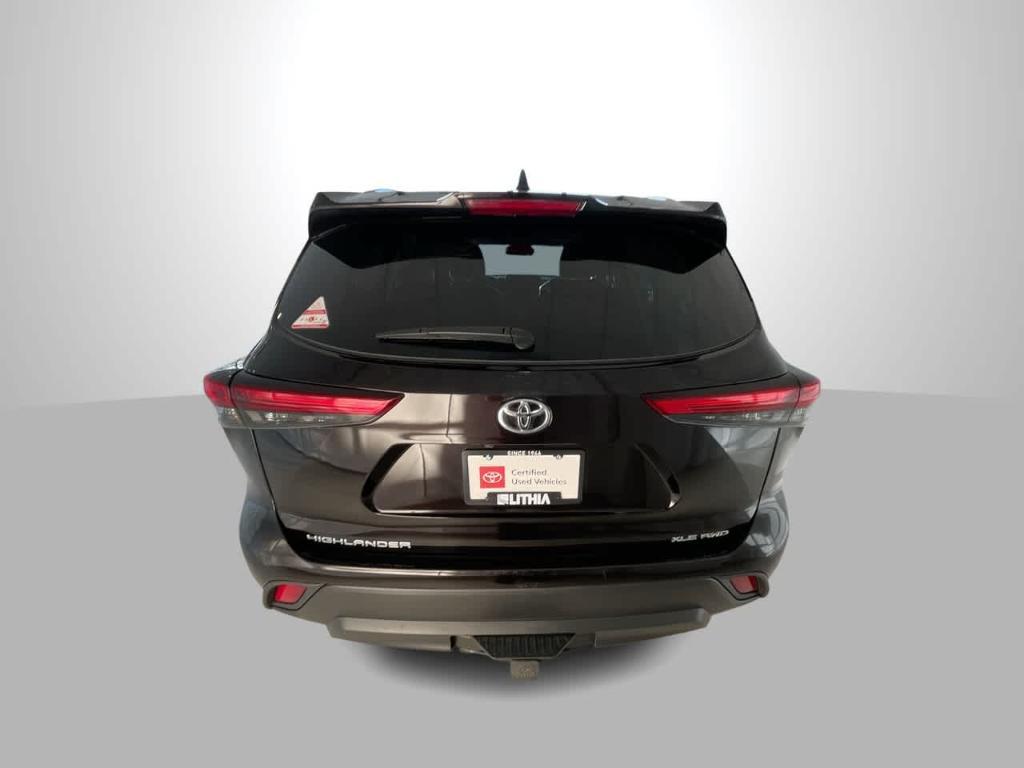 used 2022 Toyota Highlander car, priced at $37,072