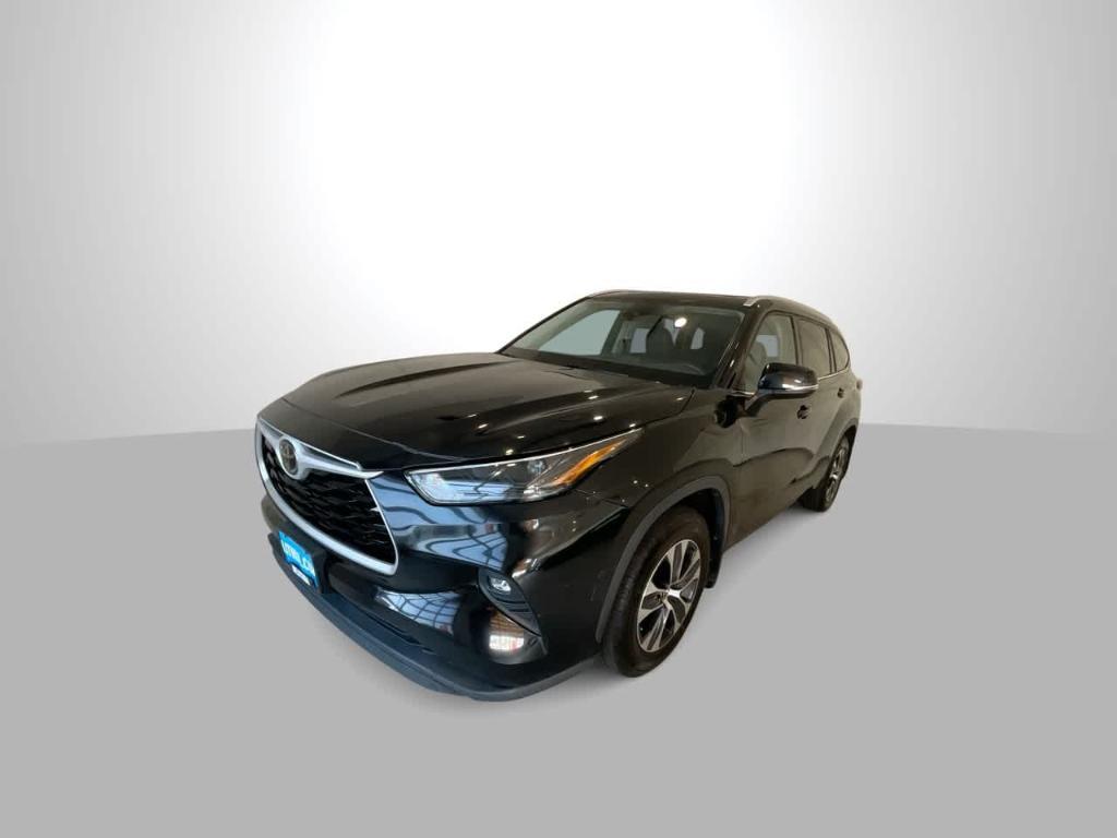 used 2022 Toyota Highlander car, priced at $31,852