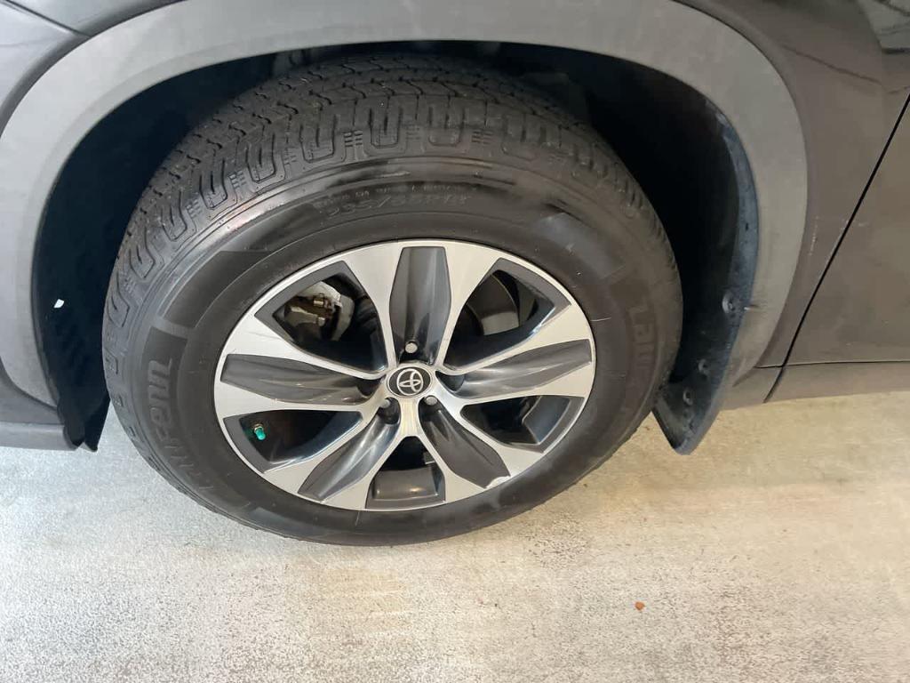 used 2022 Toyota Highlander car, priced at $31,852
