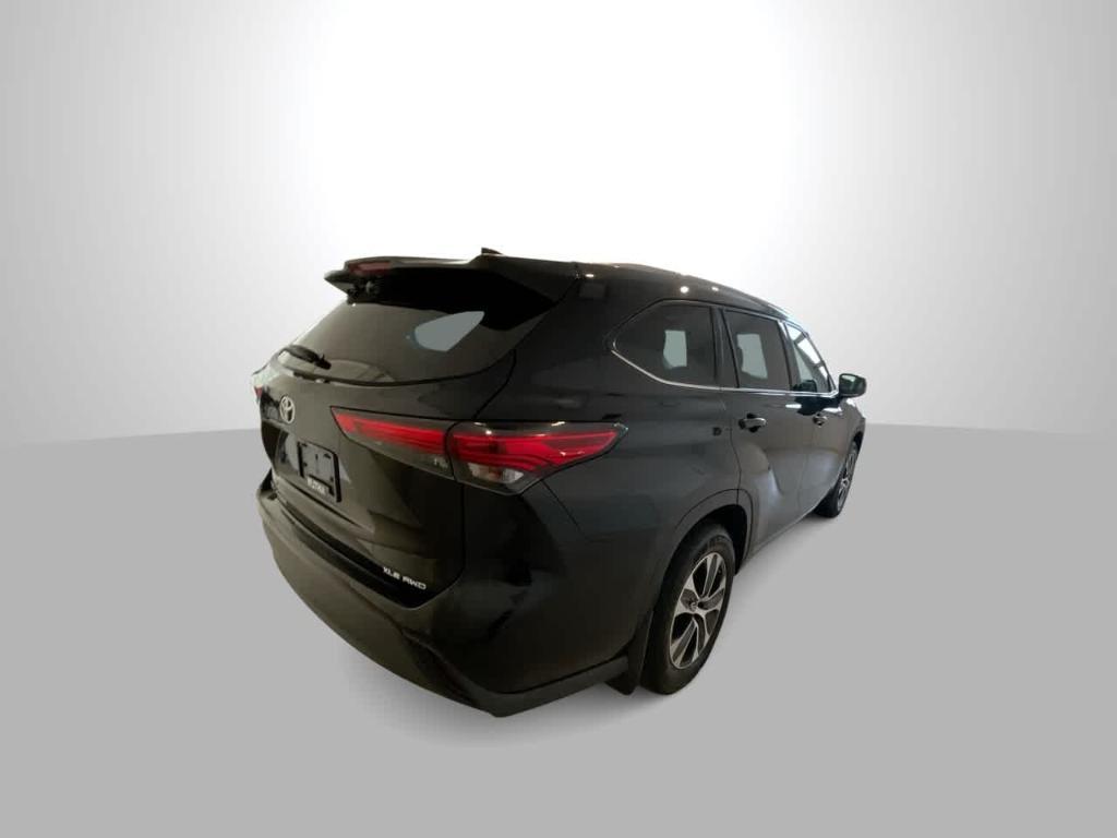 used 2022 Toyota Highlander car, priced at $31,852