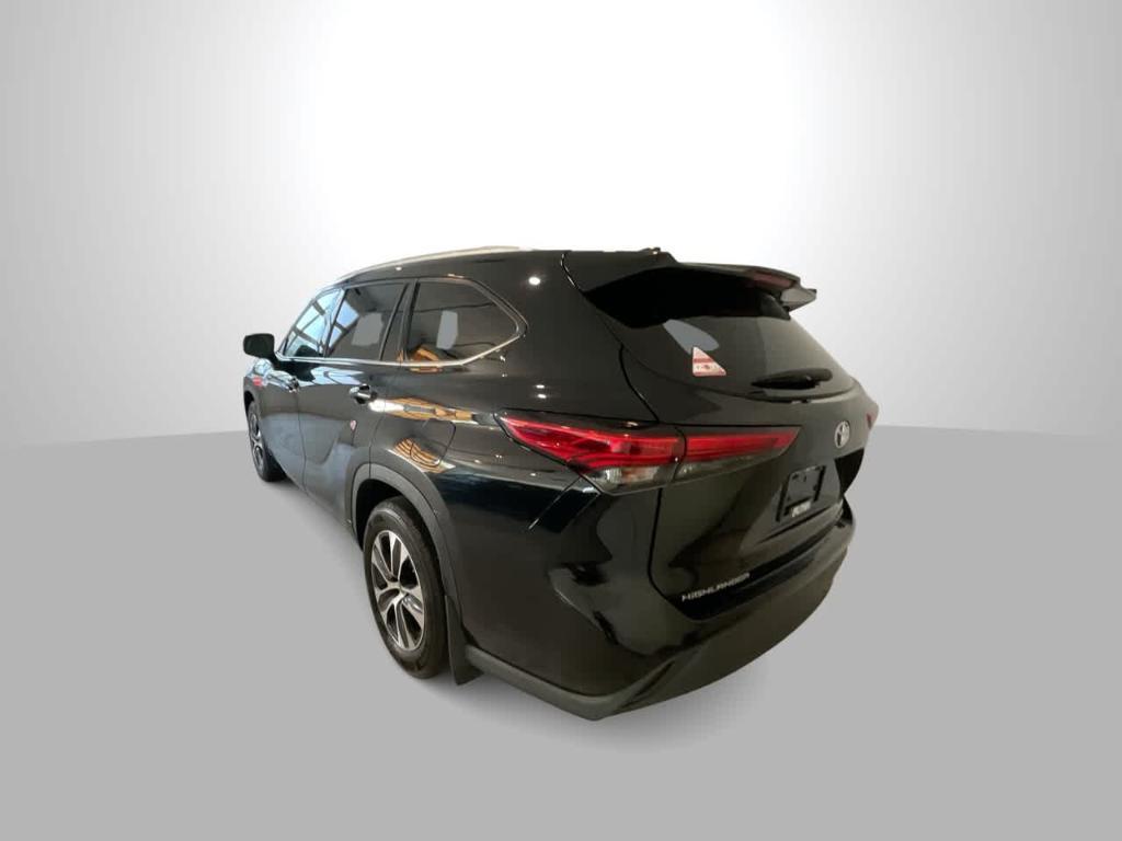 used 2022 Toyota Highlander car, priced at $31,852